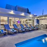 Villa Gaia - Sunset Views, Indoor Heated Pool, Sauna And Games *