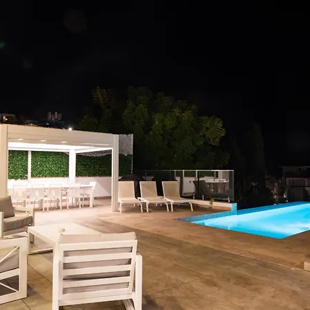 Gaia - Sunset Views, Indoor Heated Pool, Sauna And Games メーリッハ