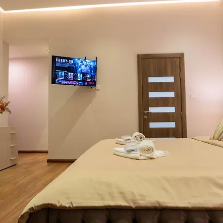 Villa Gaia - Sunset Views, Indoor Heated Pool, Sauna And Games *