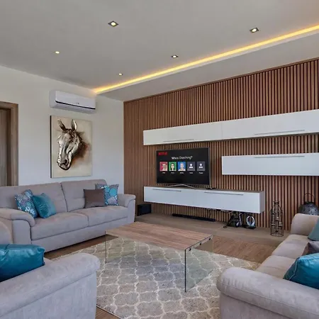 Gaia - Sunset Views, Indoor Heated Pool, Sauna And Games *