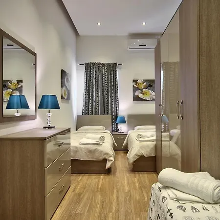 Villa Gaia - Sunset Views, Indoor Heated Pool, Sauna And Games *