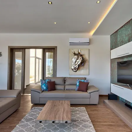 Villa Gaia - Sunset Views, Indoor Heated Pool, Sauna And Games