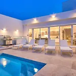 Gaia - Sunset Views, Indoor Heated Pool, Sauna And Games *