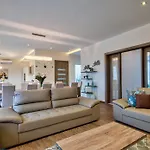 Villa Gaia - Sunset Views, Indoor Heated Pool, Sauna And Games *