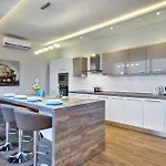 Villa Gaia - Sunset Views, Indoor Heated Pool, Sauna And Games *