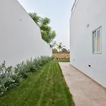 Villa Gaia - Sunset Views, Indoor Heated Pool, Sauna And Games