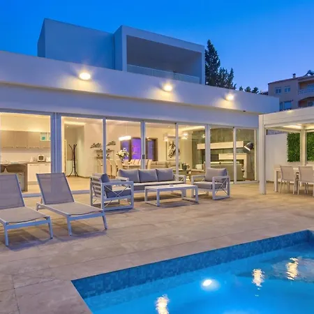 Gaia - Sunset Views, Indoor Heated Pool, Sauna And Games Villa
