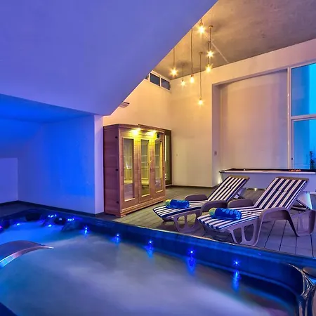 Villa Gaia - Sunset Views, Indoor Heated Pool, Sauna And Games Mellieha