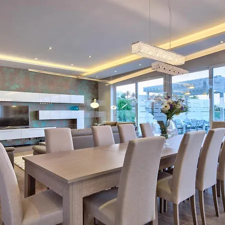 Villa Gaia - Sunset Views, Indoor Heated Pool, Sauna And Games Mellieha