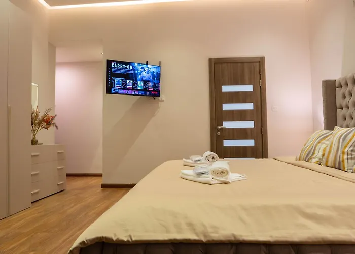 Villa Gaia - Sunset Views, Indoor Heated Pool, Sauna And Games *