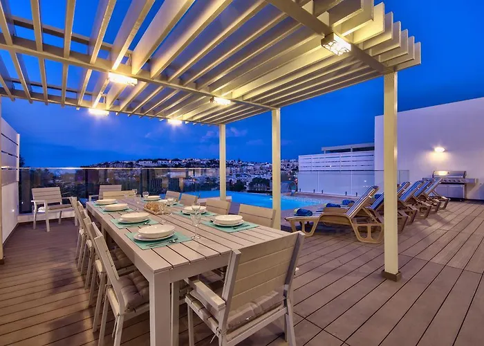 Villa Gaia - Sunset Views, Indoor Heated Pool, Sauna And Games *