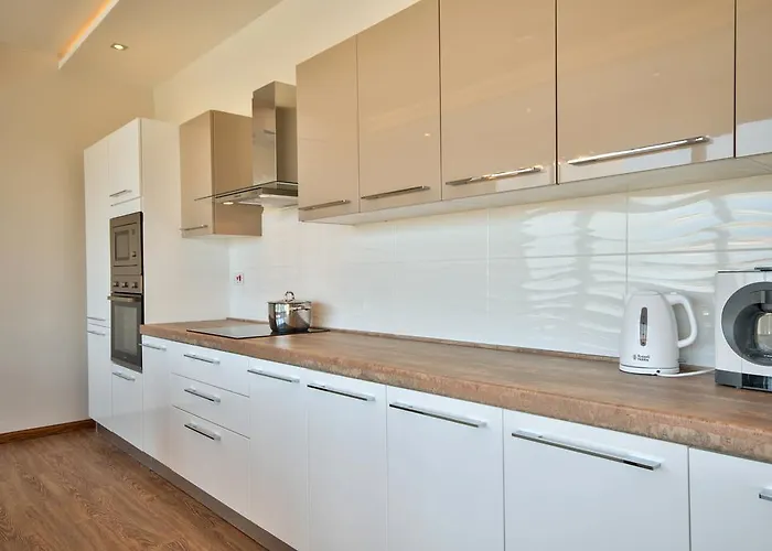 Villa Gaia - Sunset Views, Indoor Heated Pool, Sauna And Games