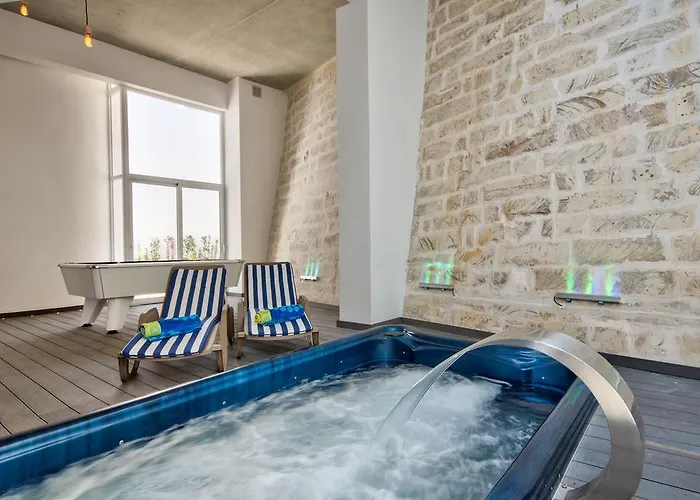 Villa Gaia - Sunset Views, Indoor Heated Pool, Sauna And Games Mellieħa