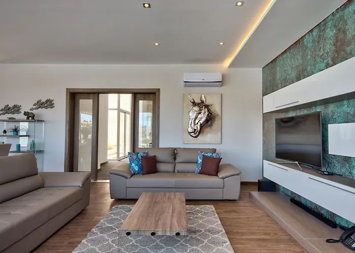 Villa Gaia - Sunset Views, Indoor Heated Pool, Sauna And Games