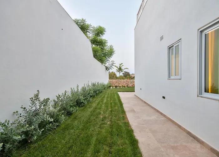 Villa Gaia - Sunset Views, Indoor Heated Pool, Sauna And Games